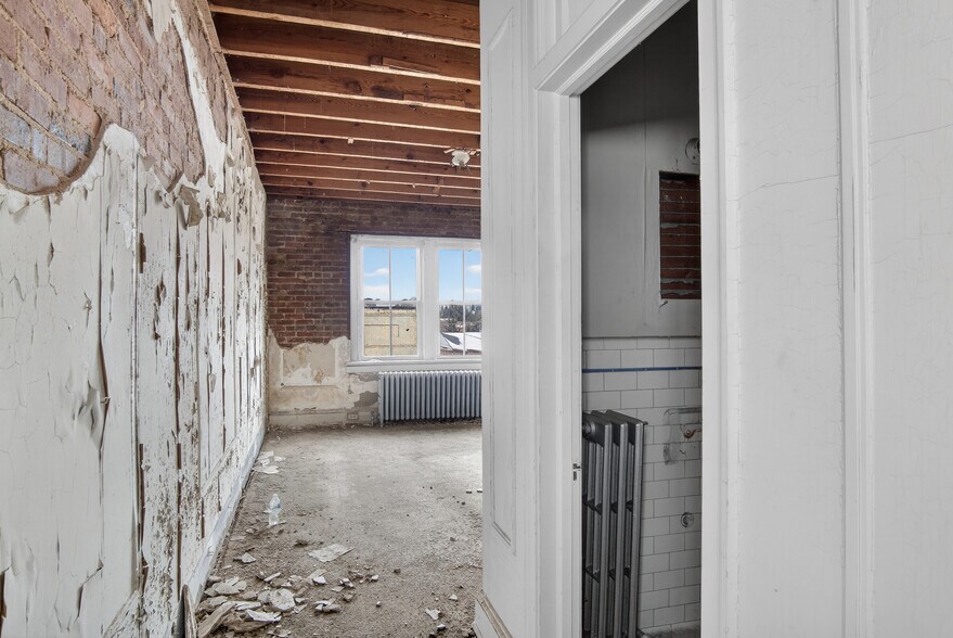 More Photos Of 104-110 S Hill Ave, South Hill Office Residential For Sale