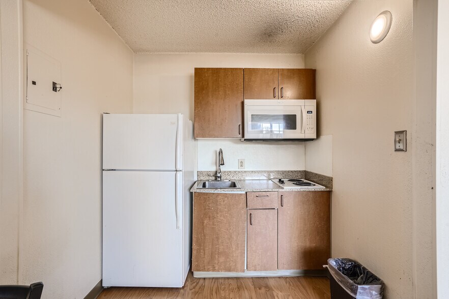 More Photos Of 715 Kipling St, Lakewood Hotel For Sale