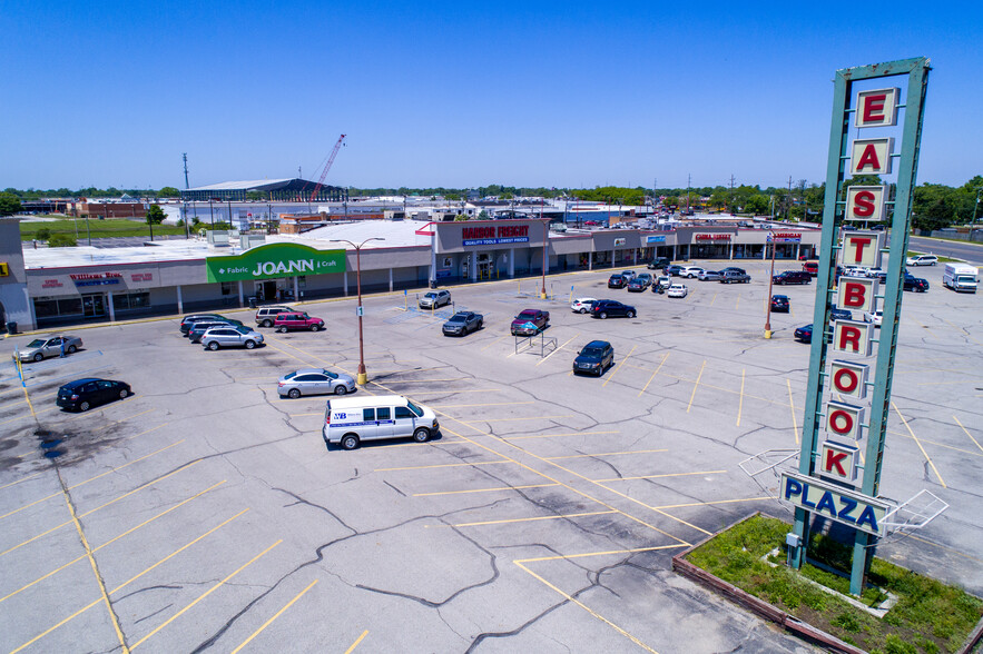 Primary Photo Of 2520-2630 Eastbrook Plz, Columbus Storefront For Lease