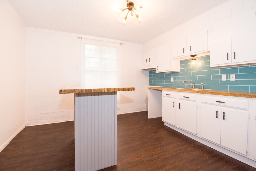 More Photos Of 719 San Antonio St, Pleasanton Apartments For Sale