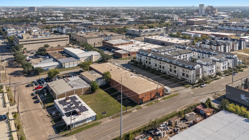 More Photos Of 1110 Paige St, Houston Warehouse For Sale