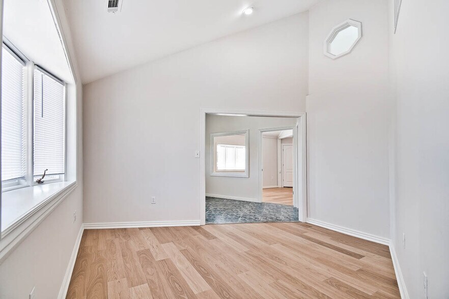 More Photos Of 2442 Heritage Pkwy, Prairie Grove Office For Lease