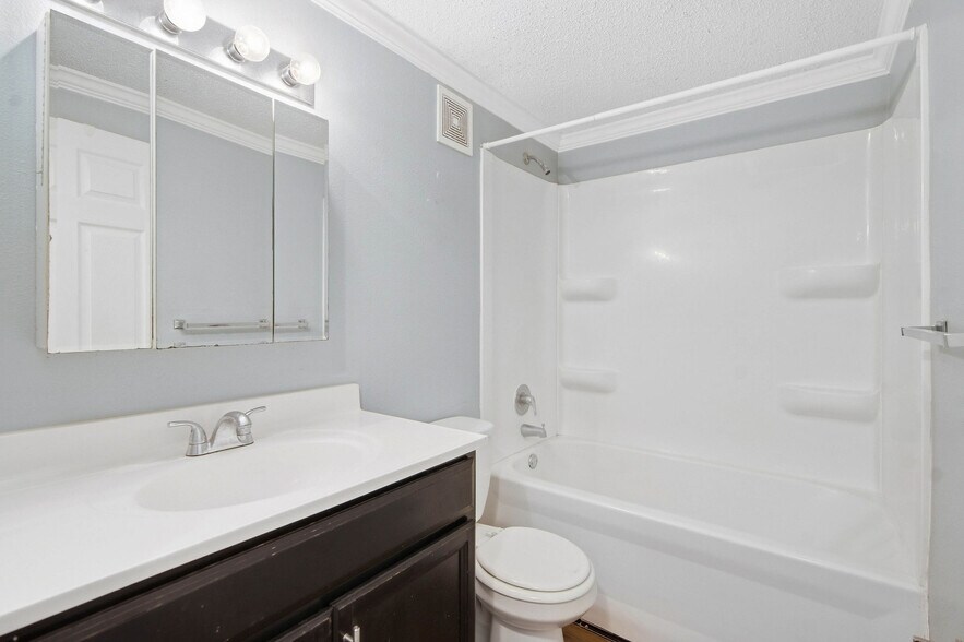 More Photos Of 5901 Bryce Ln, Tampa Apartments For Sale