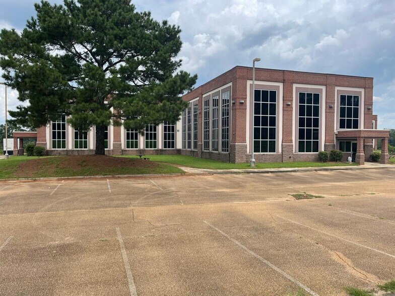 More Photos Of 100 Pioneer Way, Magee, MS 39111-5501, Magee Medical For Lease
