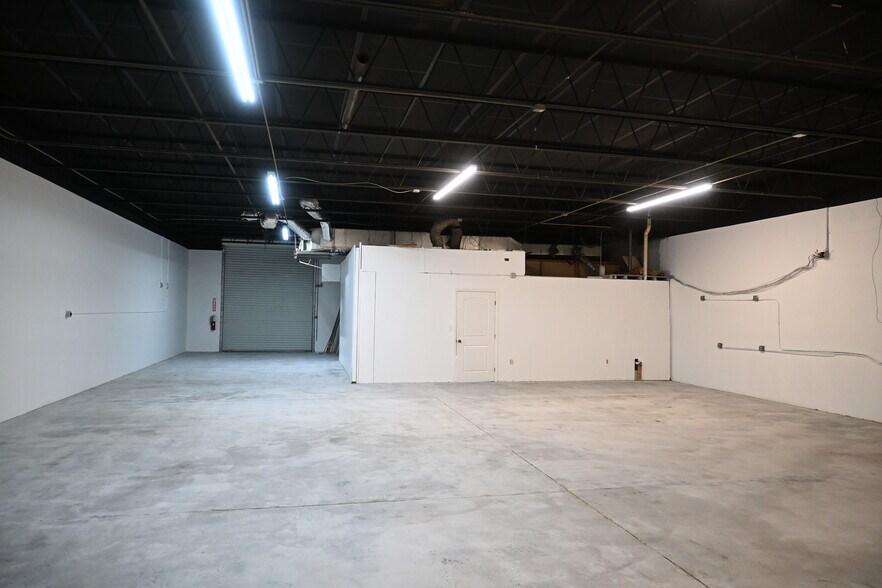 More Photos Of 14401 60th St N, Clearwater Warehouse For Lease