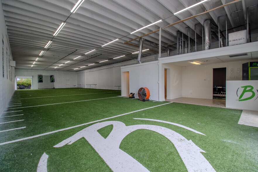 More Photos Of 3031-3035 NE 12th Ter, Oakland Park Warehouse For Sale