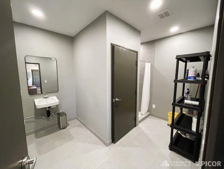 More Photos Of 2585 N 1st Ave, Tucson Office For Sale