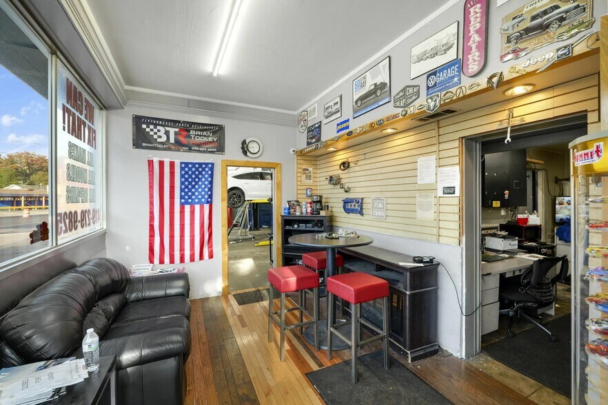 More Photos Of 2928 Tremainsville Rd, Toledo Auto Repair For Sale