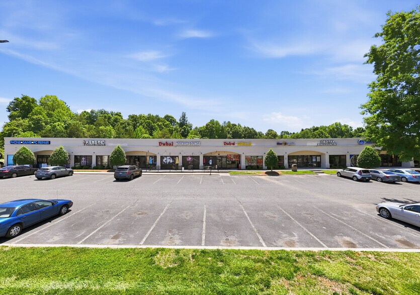 More Photos Of 1001 E Wt Harris Blvd, Charlotte Storefront For Lease