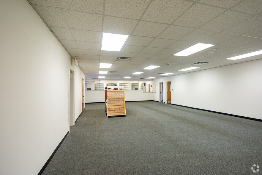 More Photos Of 1302 Lee St, West Point Freestanding For Lease