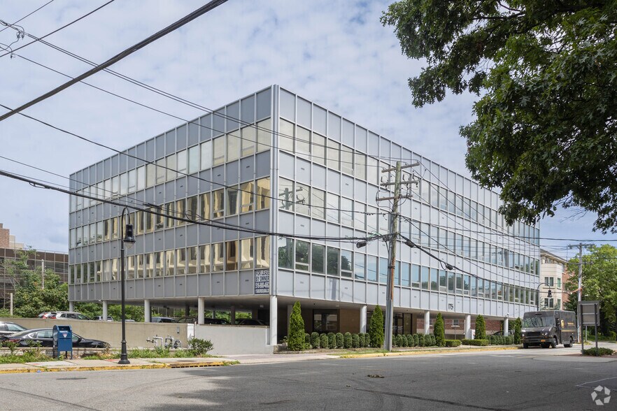 More Photos Of 175 Great Neck Rd, Great Neck Office For Lease