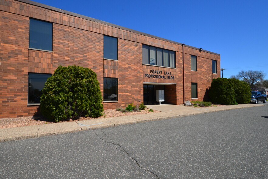 Primary Photo Of 1068 S Lake St, Forest Lake Medical For Lease