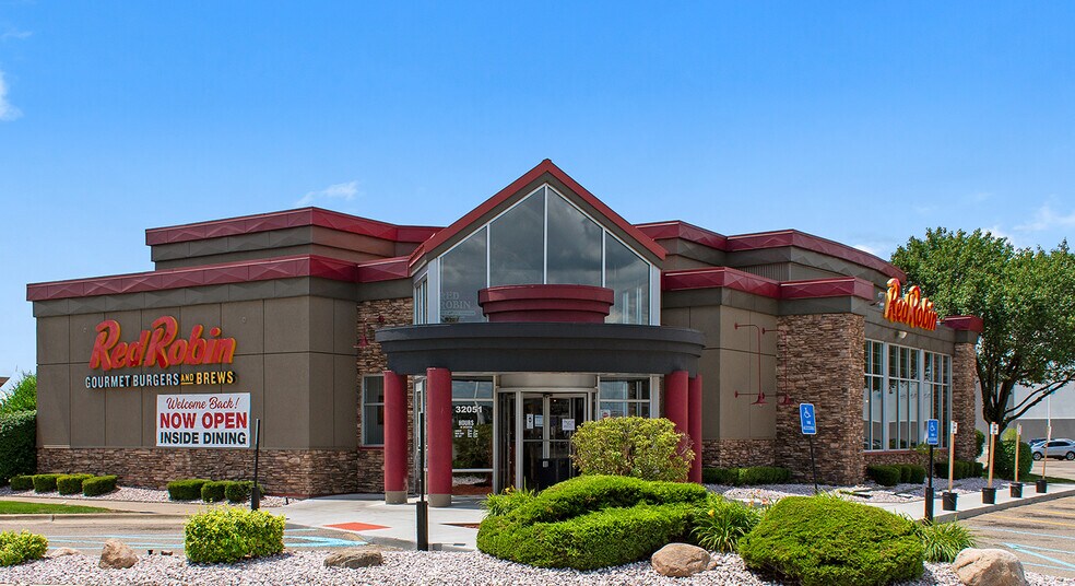 More Photos Of 32051 Gratiot Ave, Roseville Restaurant For Sale