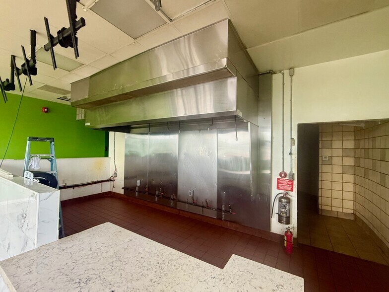 More Photos Of 947 W Olive Ave, Porterville Freestanding For Lease