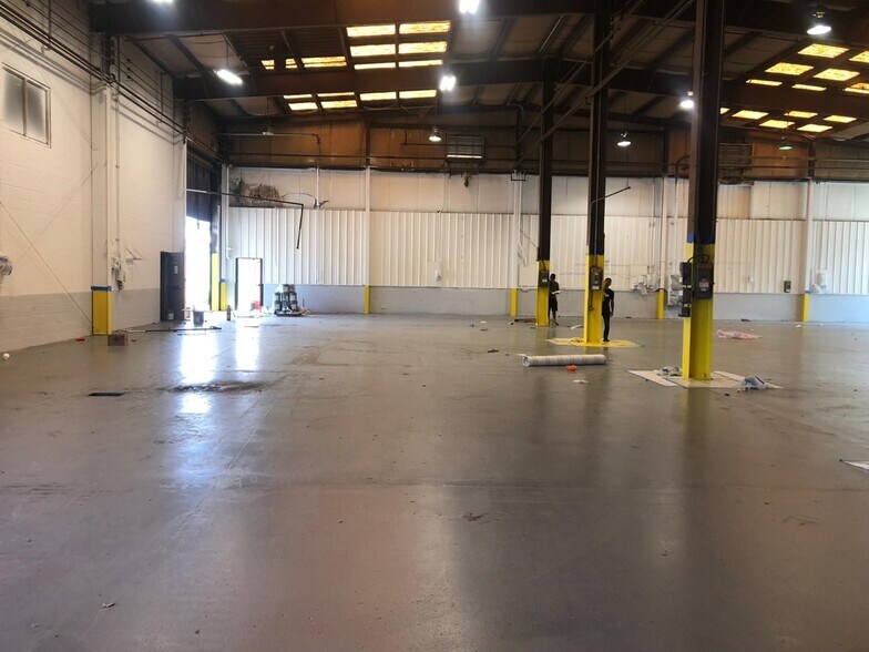 More Photos Of 417 N Arch St, Milton Warehouse For Lease