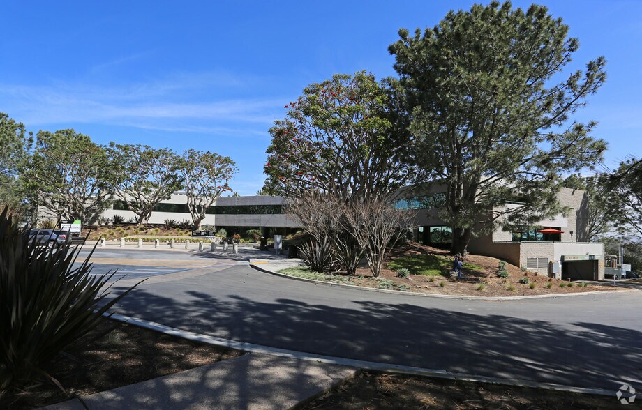 More Photos Of 11085 N Torrey Pines Rd, La Jolla Unknown For Lease