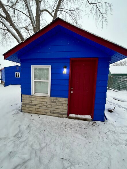 More Photos Of 8230 Highland Rd, White Lake Hotel For Sale