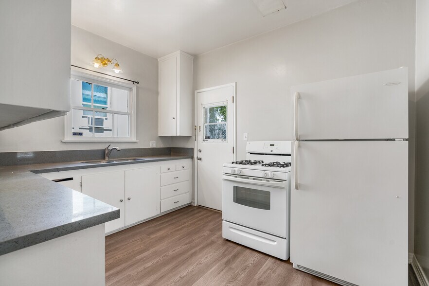 More Photos Of 646 Orange Grove Ave, South Pasadena Apartments For Sale