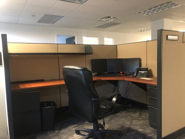 More Photos Of 7900 Tanners Gate Ln, Florence Office For Lease