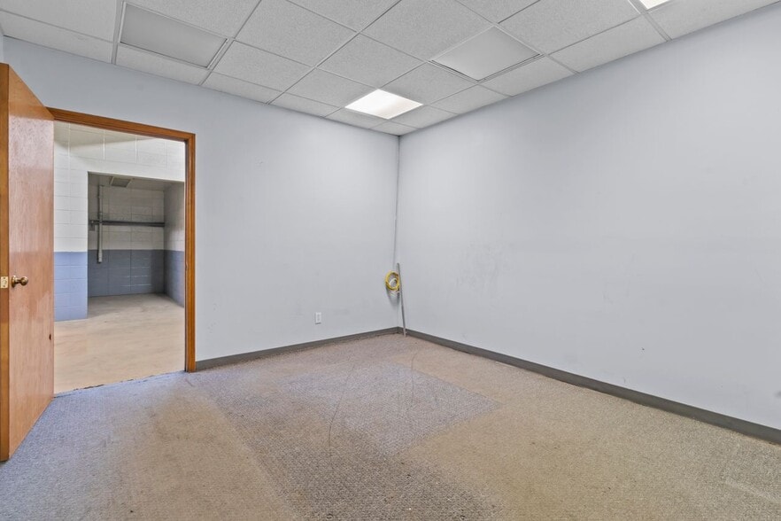 More Photos Of 1301 S 6th St, Noblesville Manufacturing For Sale