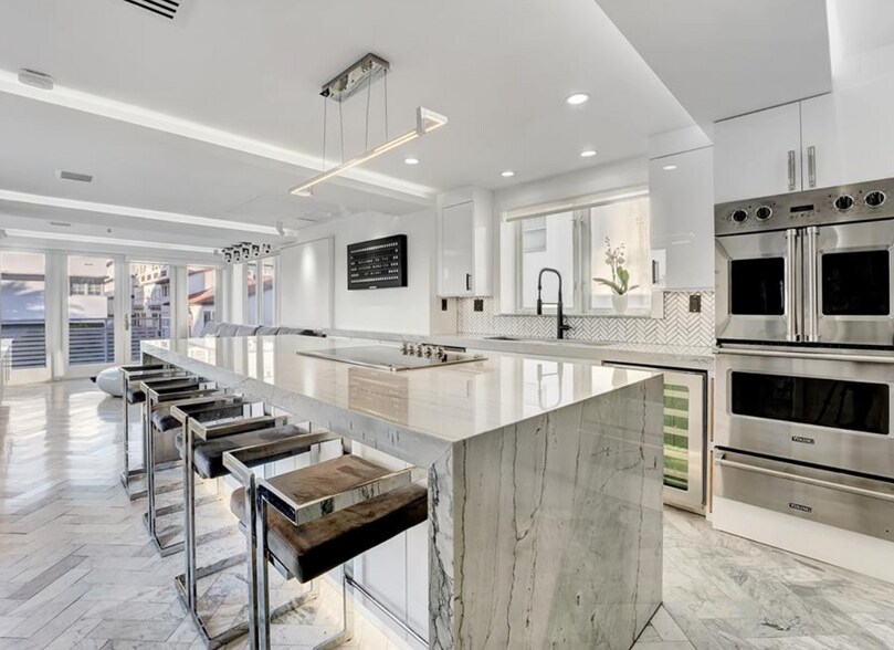 More Photos Of 124 11th St, Miami Beach Hotel For Sale