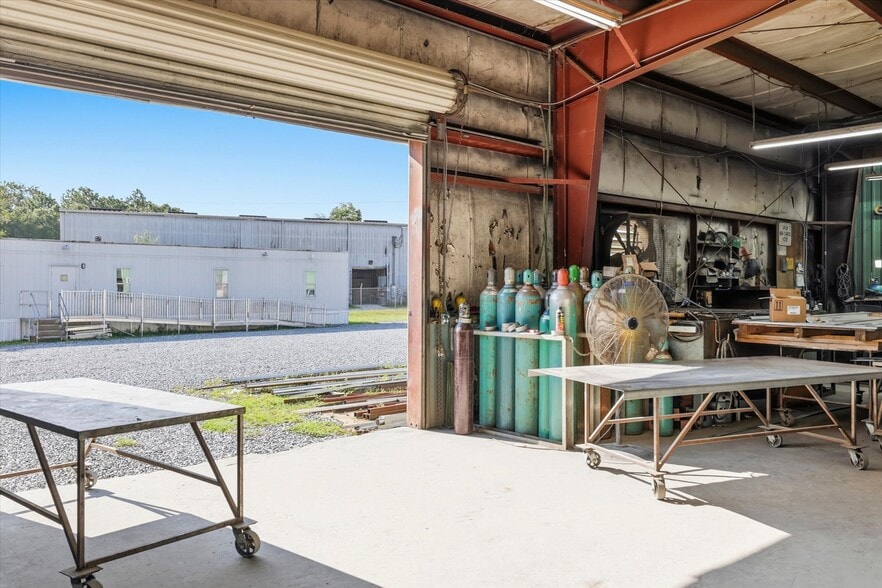 More Photos Of 4711 Capital Cir SW, Tallahassee Warehouse For Sale