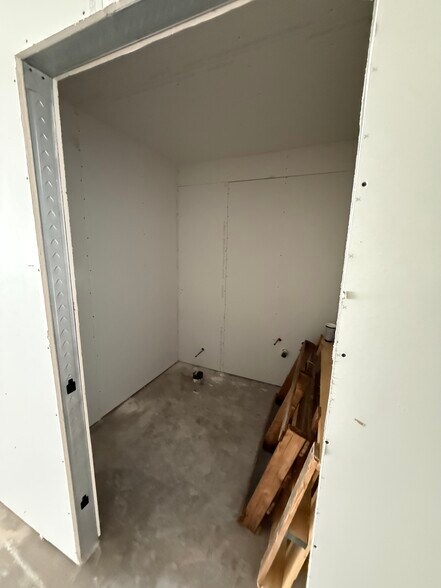 More Photos Of 322-326 Avenue C, Killeen Storefront For Lease