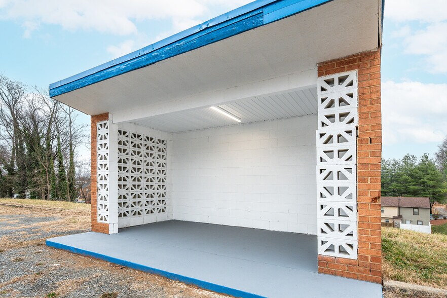 More Photos Of 4927 S Amherst Hwy, Madison Heights Specialty For Sale