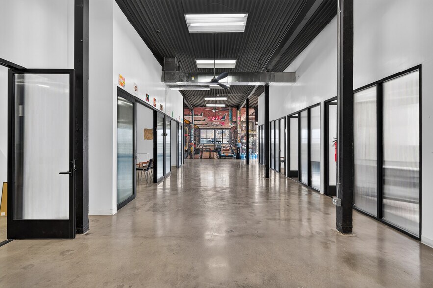 More Photos Of 6023 Hazeltine Ave, Van Nuys Warehouse For Lease