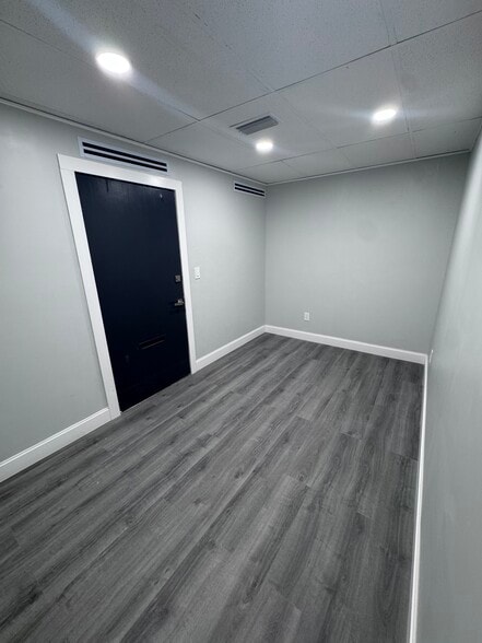 More Photos Of 2700 S Tamiami Trl, Sarasota Medical For Lease