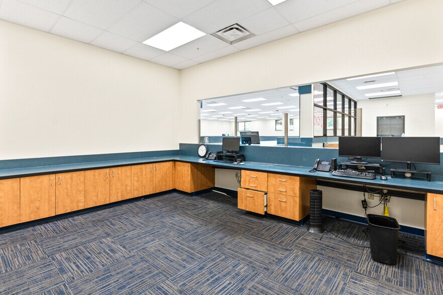 More Photos Of 264 Gorham Rd, South Portland General Retail For Lease