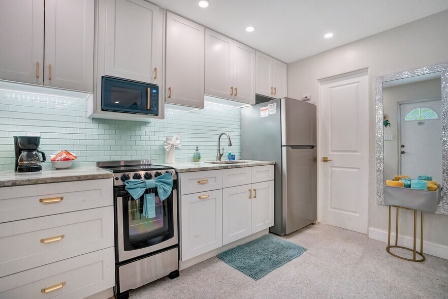 More Photos Of 571 Saint Judes Dr, Longboat Key Apartments For Sale