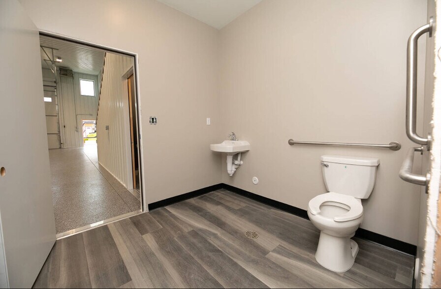 More Photos Of 7104 Court, Davison Industrial For Lease