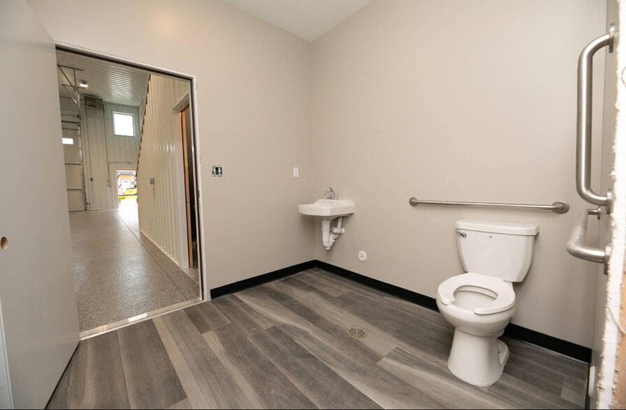 More Photos Of 7104 Court, Davison Industrial For Lease