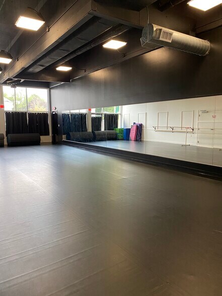 More Photos Of 280 High St, Clinton Department Store For Lease