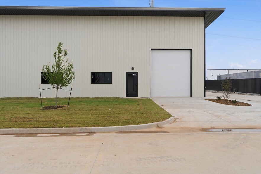More Photos Of 616 124th St, Oklahoma City Service For Lease