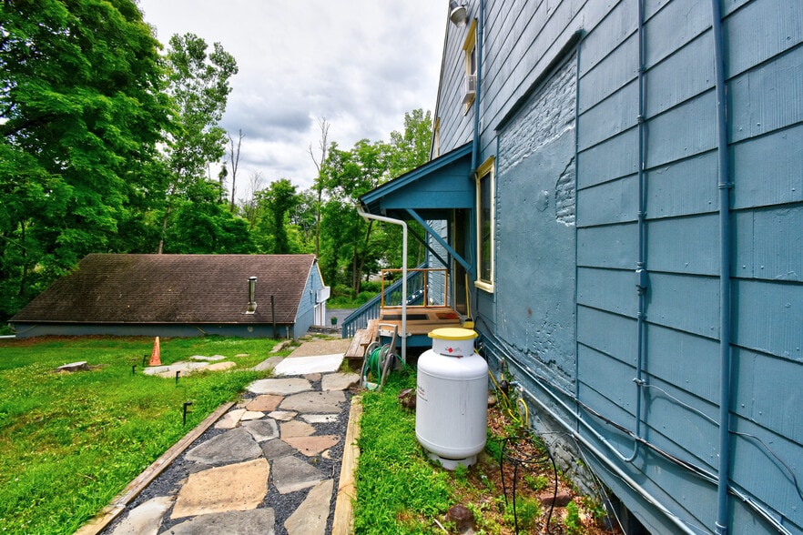 More Photos Of 967 Little Britain Rd, New Windsor Township Freestanding For Sale