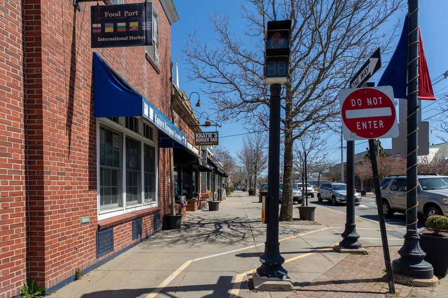 More Photos Of 334 Main St, Hyannis Storefront For Lease