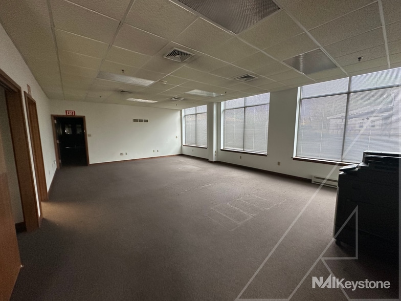 More Photos Of 1114-1124 Commons Blvd, Reading Flex For Sale