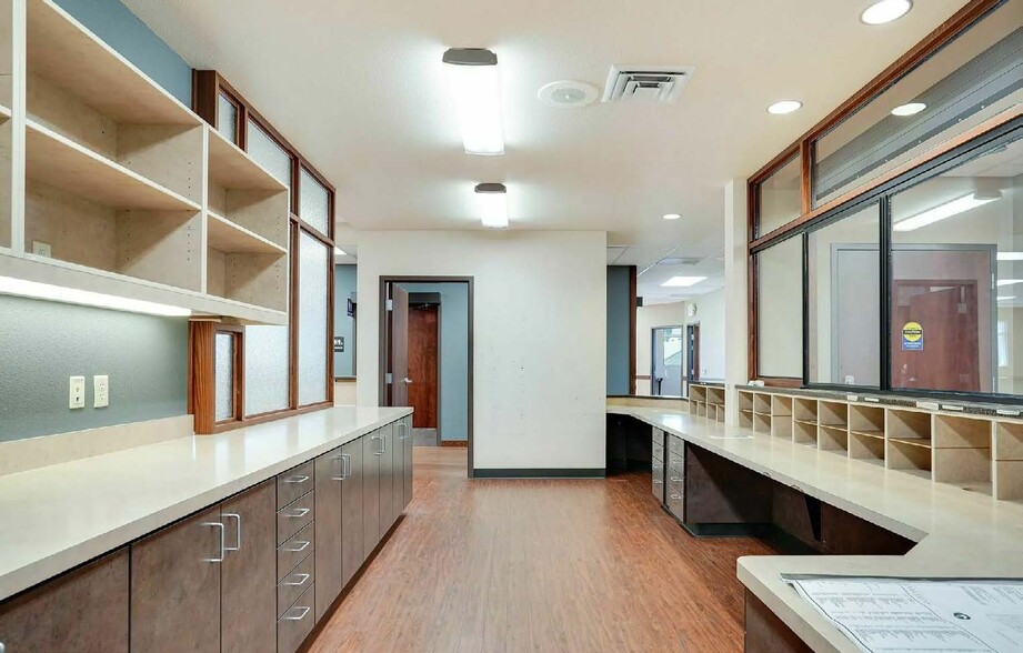 More Photos Of 2720 Commercial St, Salem Medical For Lease