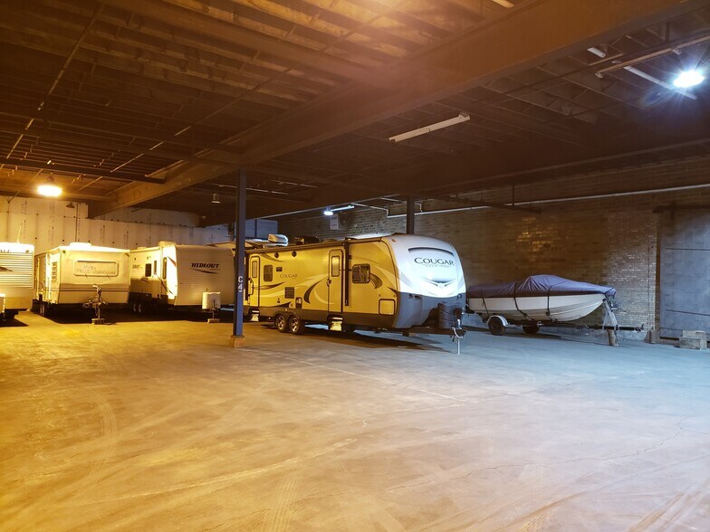 More Photos Of 100 Washington St, Fox Lake Warehouse For Lease