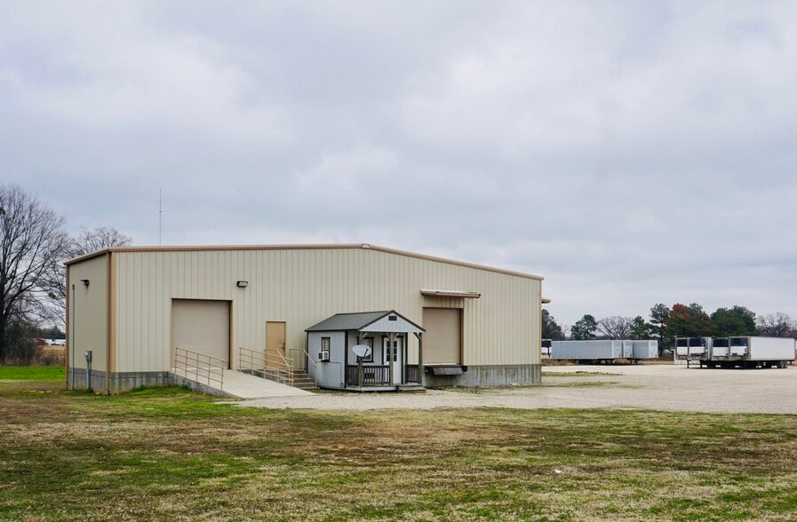 More Photos Of 342 Farm Road 2653 S, Brashear Industrial For Lease