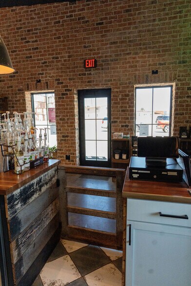 More Photos Of 609 Avenue H, Shallowater Auto Repair For Sale