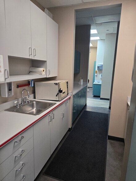 More Photos Of 4321-4335 S Buckley Rd, Aurora General Retail For Lease