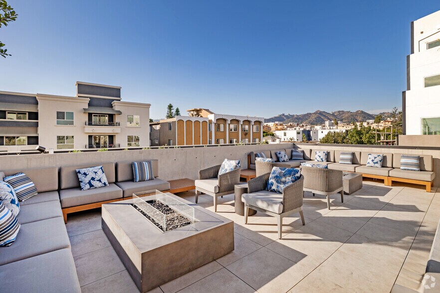 More Photos Of 6933 Santa Monica Blvd, Los Angeles Apartments For Lease