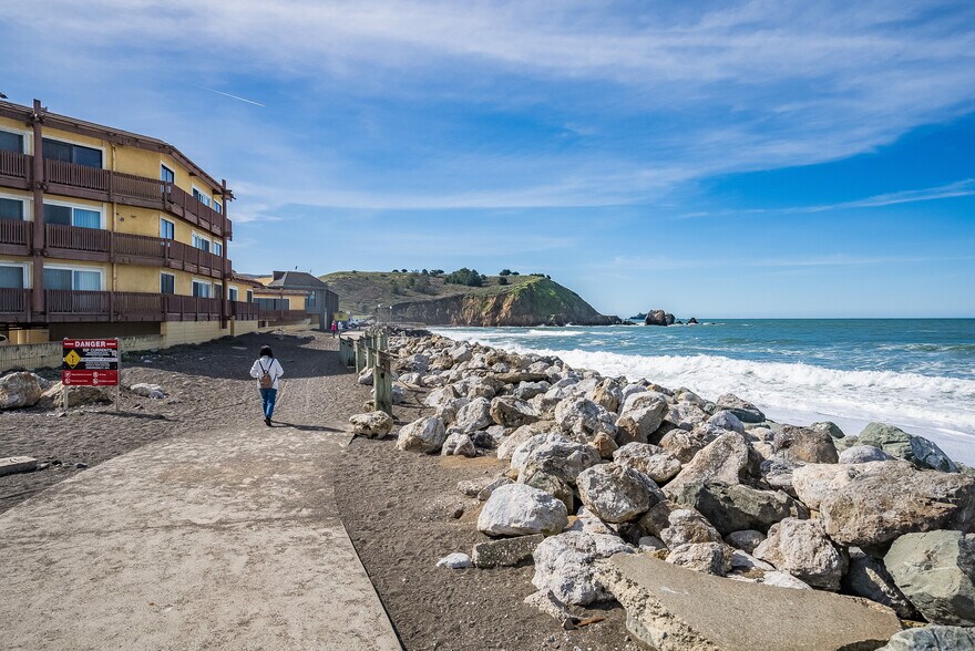 More Photos Of 411 Dondee St, Pacifica Storefront Retail Residential For Lease