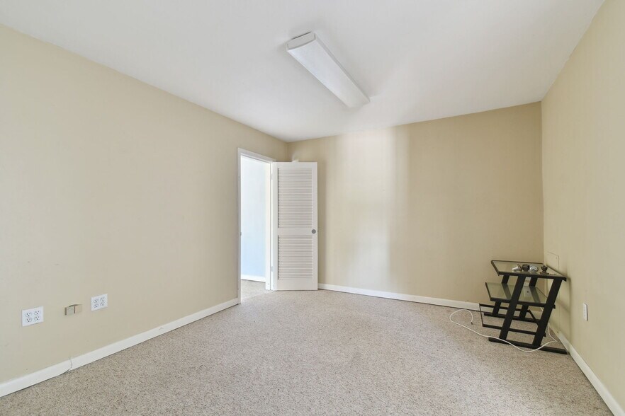 More Photos Of 3019 W Azeele St, Tampa Loft Creative Space For Sale