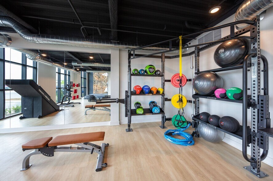 More Photos Of 701 Berkley Pky, Kansas City Apartments For Lease