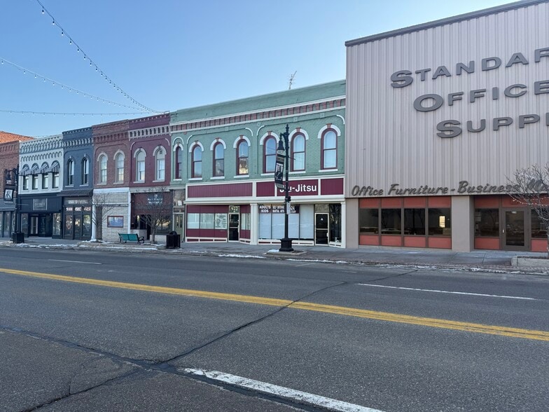 More Photos Of 922-924 Military St, Port Huron Storefront Retail Office For Sale