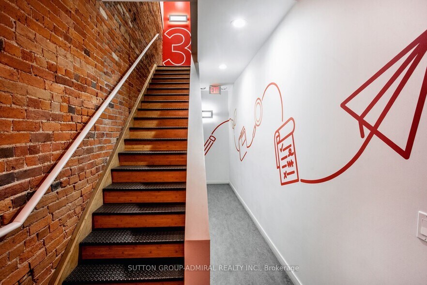 More Photos Of 10 Britain St, Toronto Storefront Retail Office For Lease